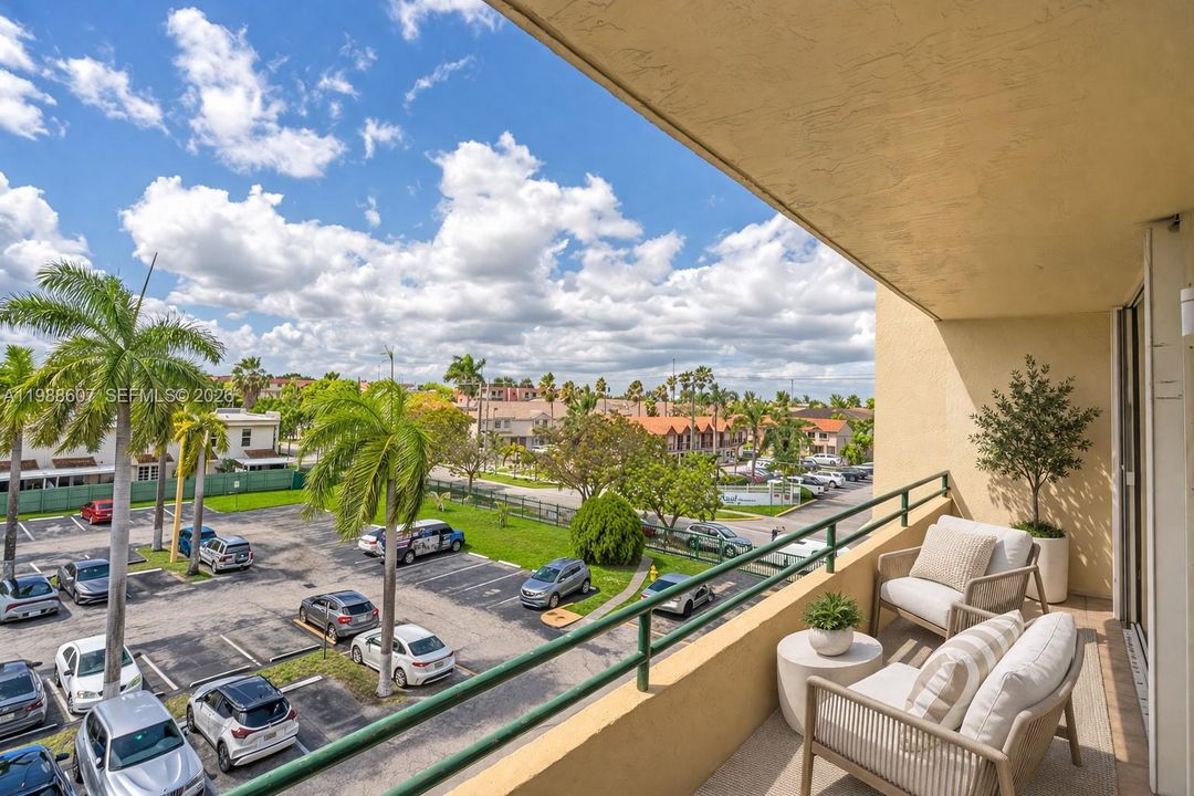 На продажу: $299,000 (2 спален, 2 ванн, 840 Квадратных фут)