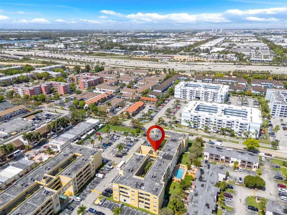 На продажу: $299,000 (2 спален, 2 ванн, 840 Квадратных фут)