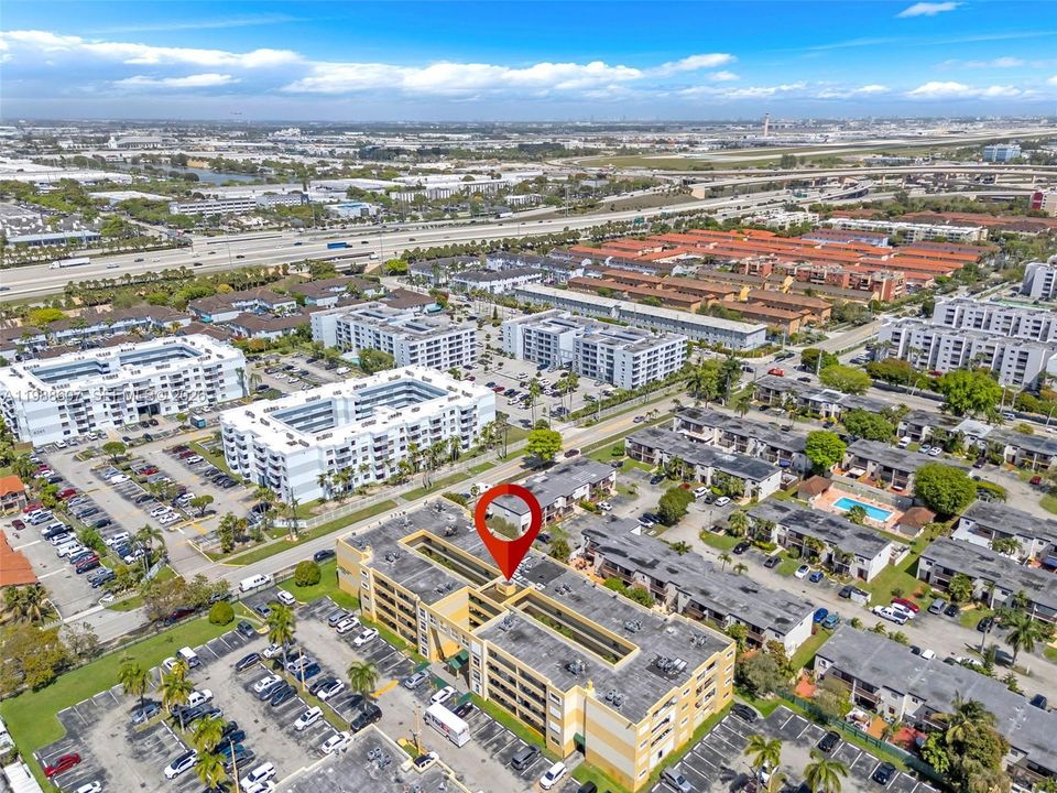 На продажу: $299,000 (2 спален, 2 ванн, 840 Квадратных фут)