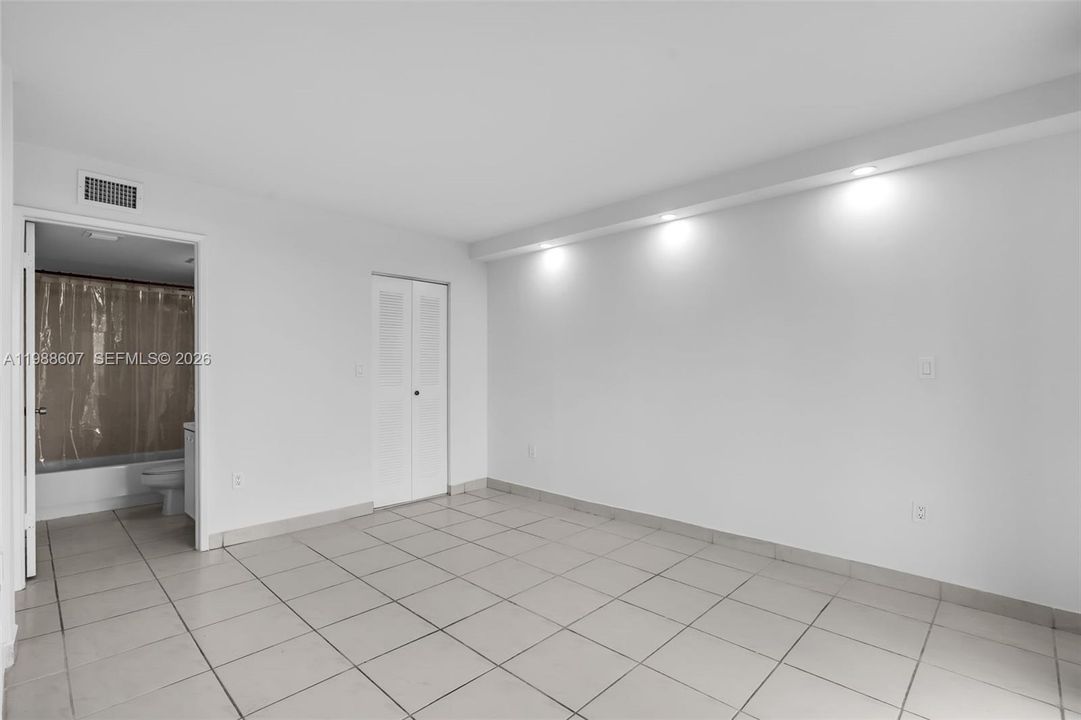 На продажу: $299,000 (2 спален, 2 ванн, 840 Квадратных фут)