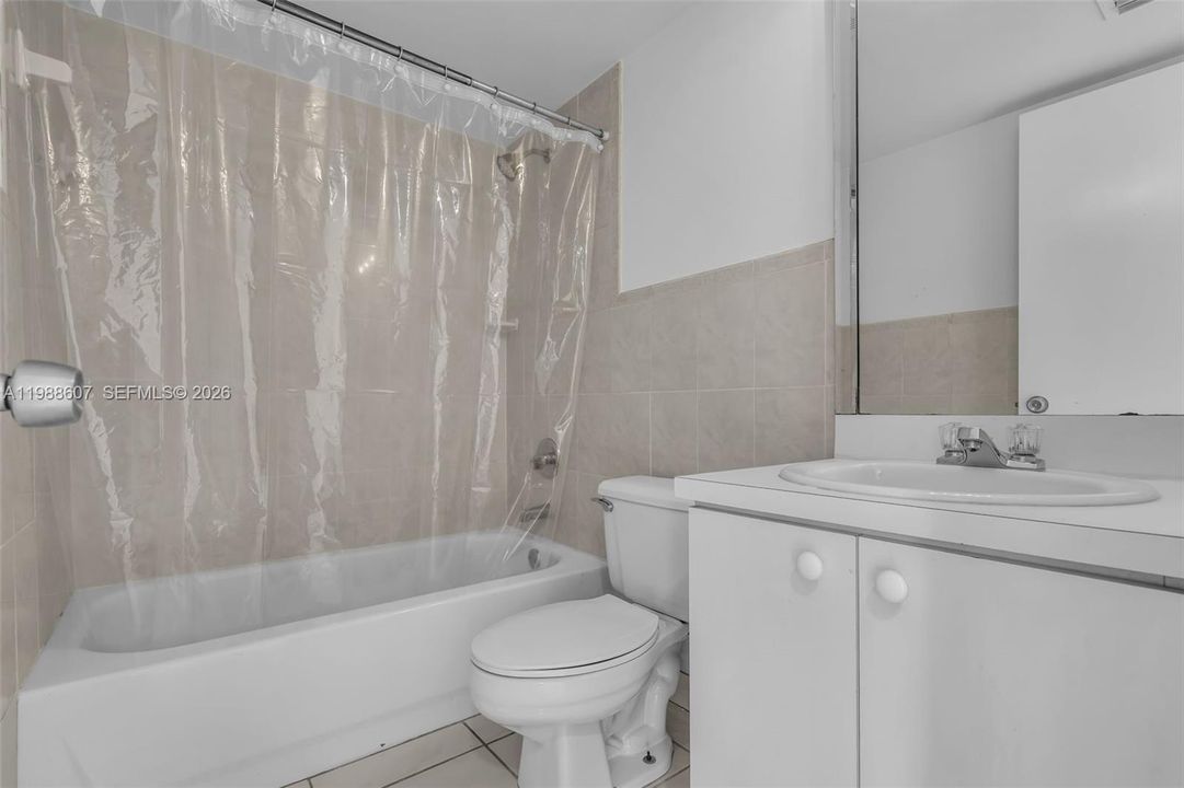 На продажу: $299,000 (2 спален, 2 ванн, 840 Квадратных фут)