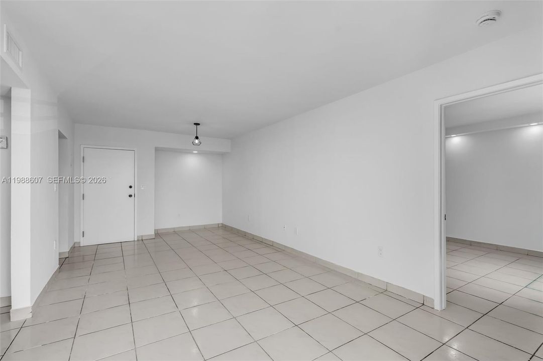 На продажу: $299,000 (2 спален, 2 ванн, 840 Квадратных фут)