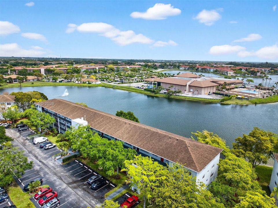 Active With Contract: $198,000 (2 beds, 2 baths, 933 Square Feet)
