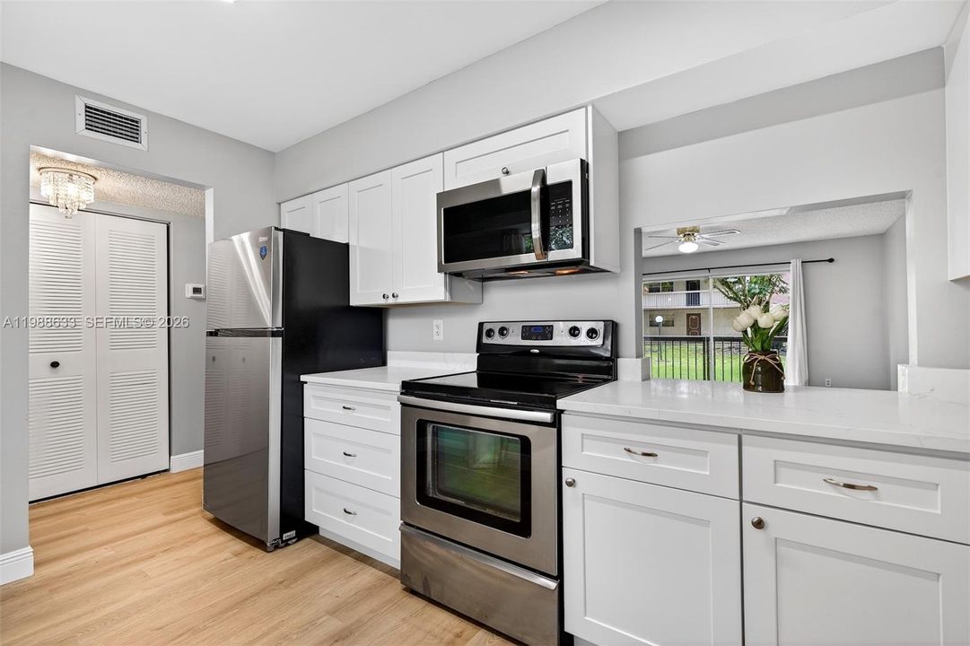For Sale: $239,000 (2 beds, 2 baths, 1060 Square Feet)