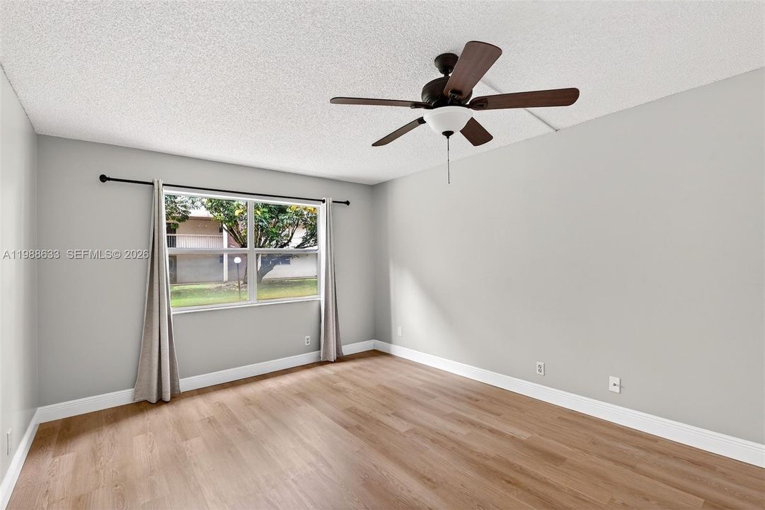 For Sale: $239,000 (2 beds, 2 baths, 1060 Square Feet)