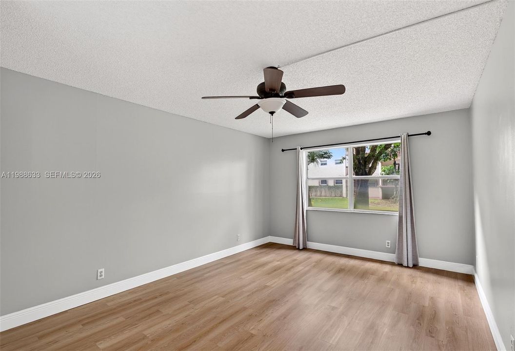 For Sale: $239,000 (2 beds, 2 baths, 1060 Square Feet)