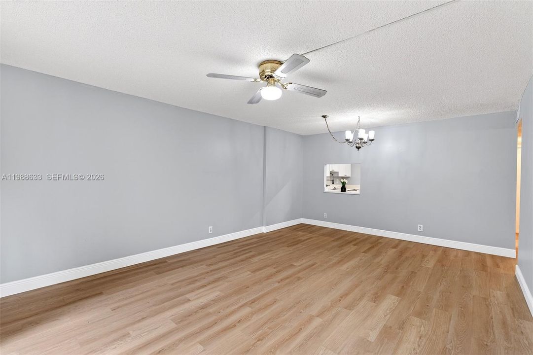 For Sale: $239,000 (2 beds, 2 baths, 1060 Square Feet)