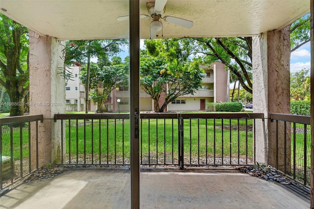 For Sale: $239,000 (2 beds, 2 baths, 1060 Square Feet)