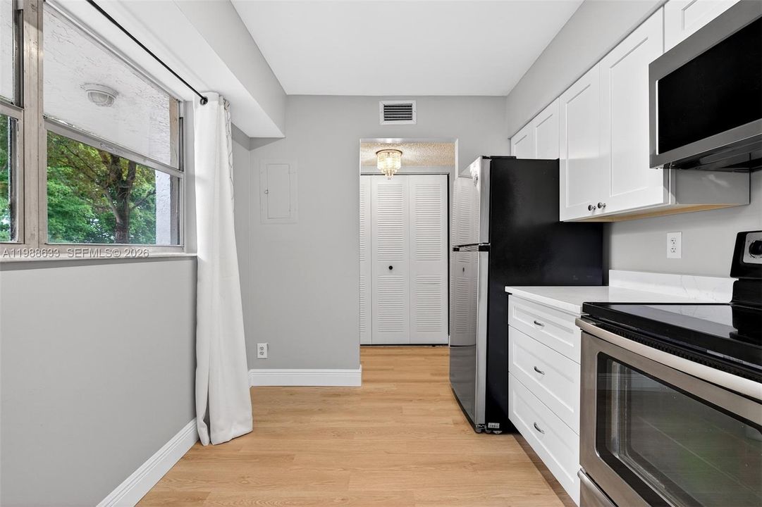 For Sale: $239,000 (2 beds, 2 baths, 1060 Square Feet)