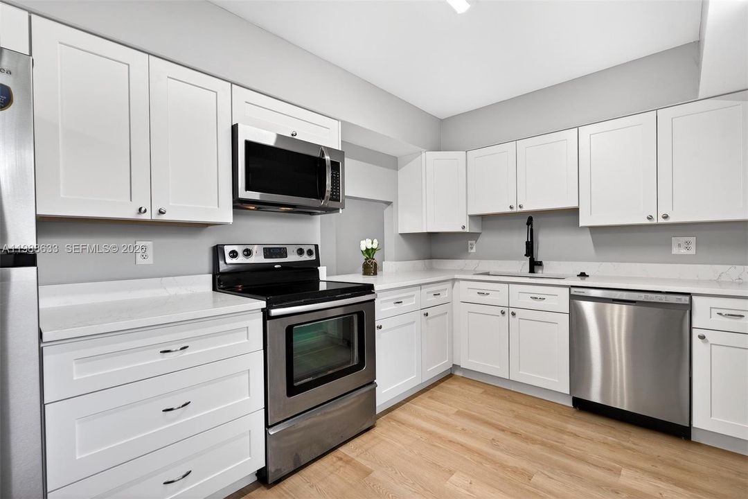 For Sale: $239,000 (2 beds, 2 baths, 1060 Square Feet)
