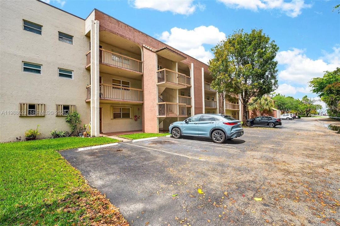 For Sale: $239,000 (2 beds, 2 baths, 1060 Square Feet)