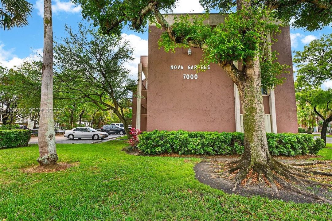 For Sale: $239,000 (2 beds, 2 baths, 1060 Square Feet)