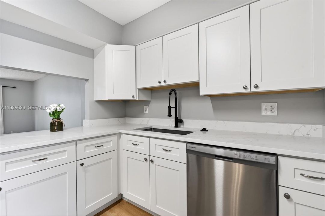 For Sale: $239,000 (2 beds, 2 baths, 1060 Square Feet)
