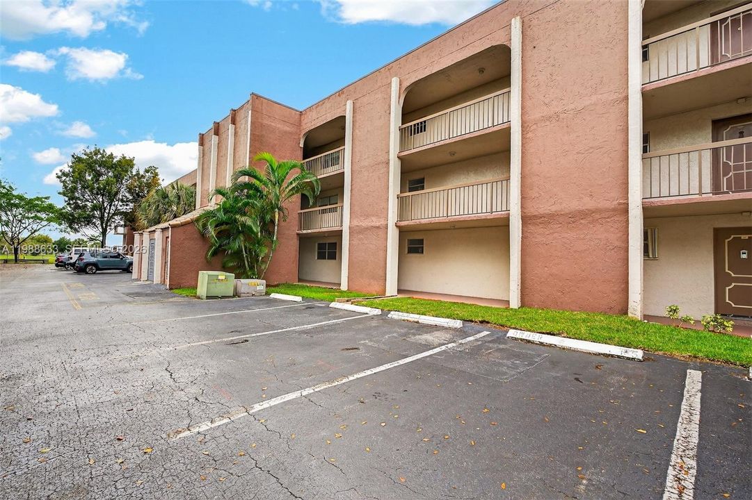 For Sale: $239,000 (2 beds, 2 baths, 1060 Square Feet)