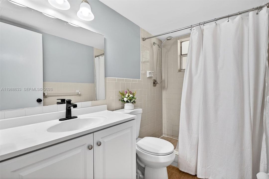 For Sale: $239,000 (2 beds, 2 baths, 1060 Square Feet)