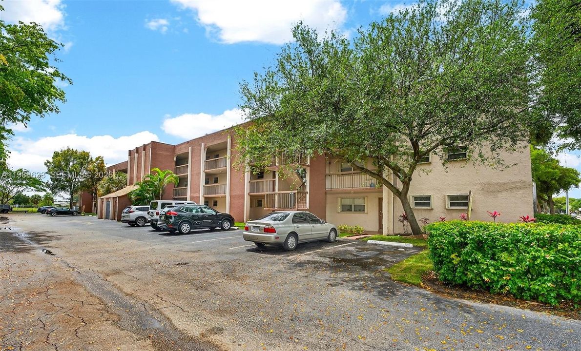 For Sale: $239,000 (2 beds, 2 baths, 1060 Square Feet)