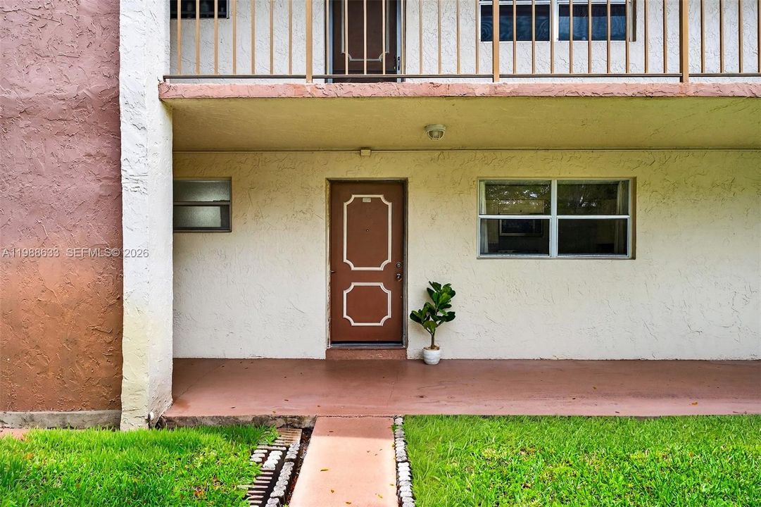 For Sale: $239,000 (2 beds, 2 baths, 1060 Square Feet)