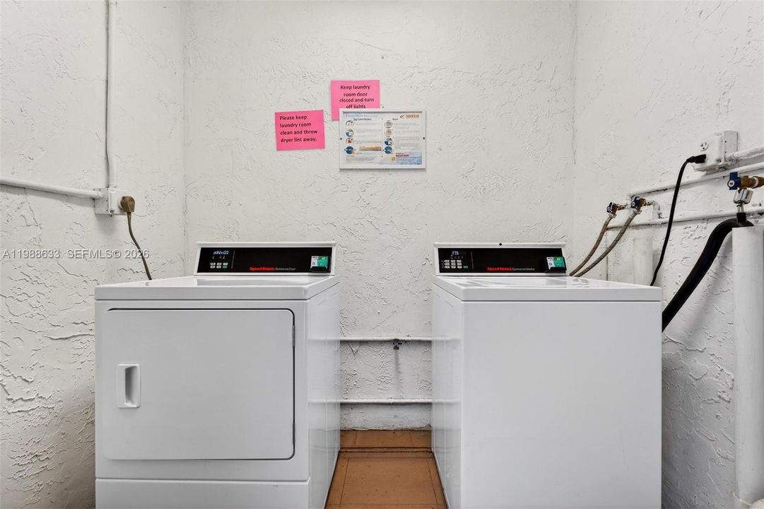 For Sale: $239,000 (2 beds, 2 baths, 1060 Square Feet)