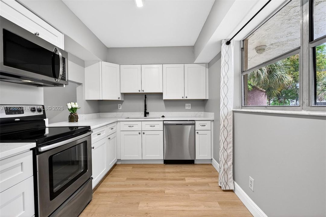 For Sale: $239,000 (2 beds, 2 baths, 1060 Square Feet)