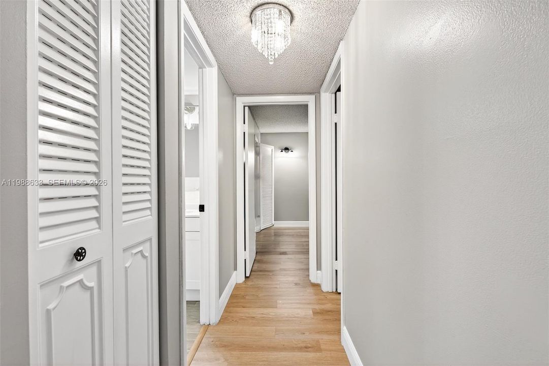 For Sale: $239,000 (2 beds, 2 baths, 1060 Square Feet)