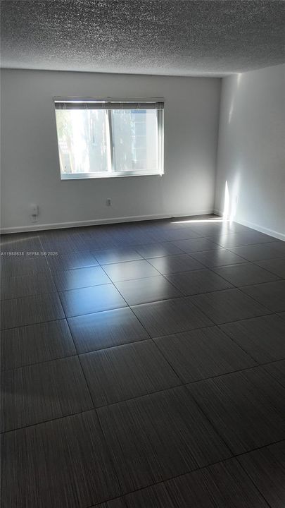 Activo con contrato: $1,900 (2 camas, 1 baños, 434568 Pies cuadrados)