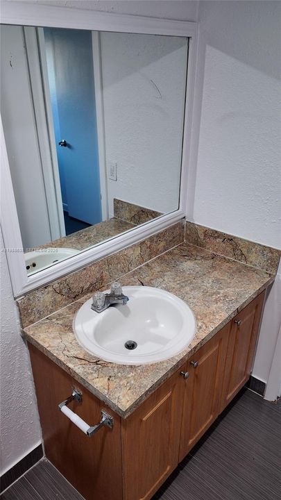 Activo con contrato: $1,900 (2 camas, 1 baños, 434568 Pies cuadrados)