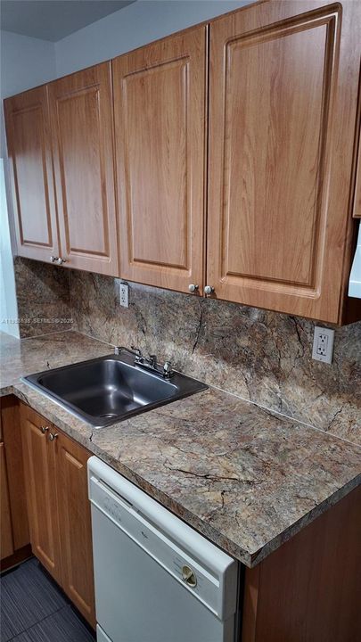 Activo con contrato: $1,900 (2 camas, 1 baños, 434568 Pies cuadrados)
