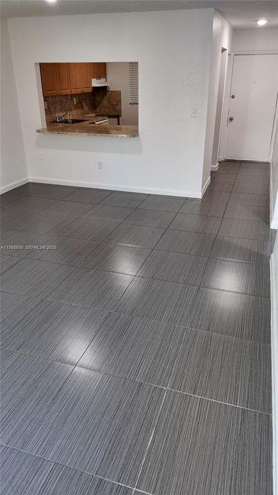 Activo con contrato: $1,900 (2 camas, 1 baños, 434568 Pies cuadrados)