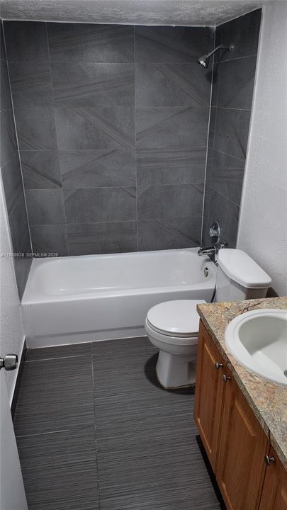 Activo con contrato: $1,900 (2 camas, 1 baños, 434568 Pies cuadrados)