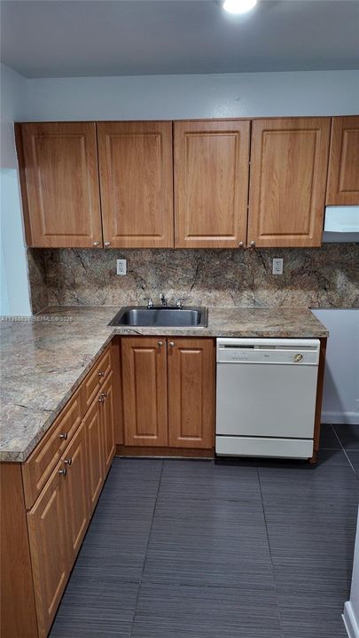 Activo con contrato: $1,900 (2 camas, 1 baños, 434568 Pies cuadrados)