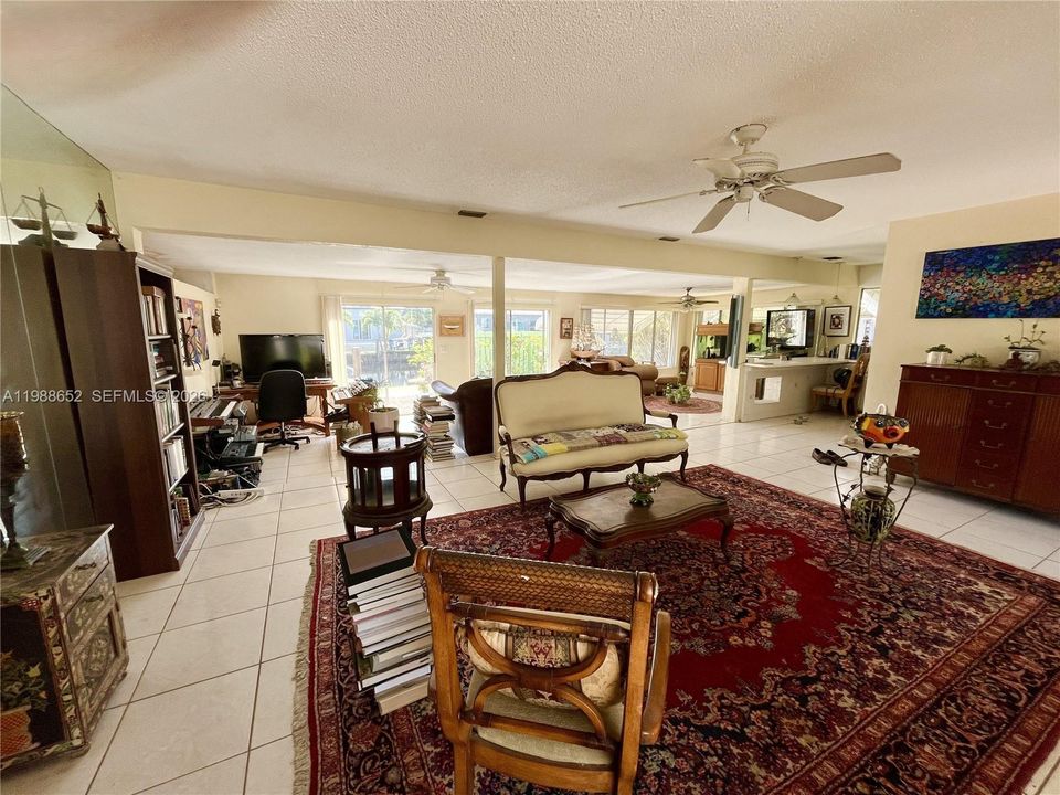 For Sale: $1,150,000 (2 beds, 2 baths, 1744 Square Feet)