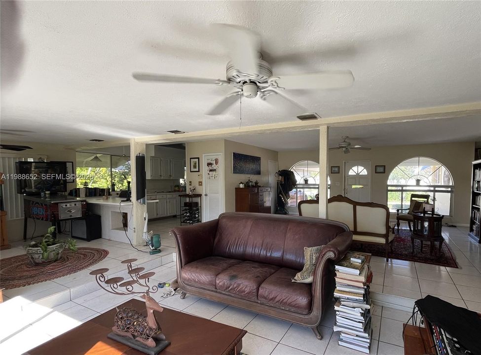 For Sale: $1,150,000 (2 beds, 2 baths, 1744 Square Feet)
