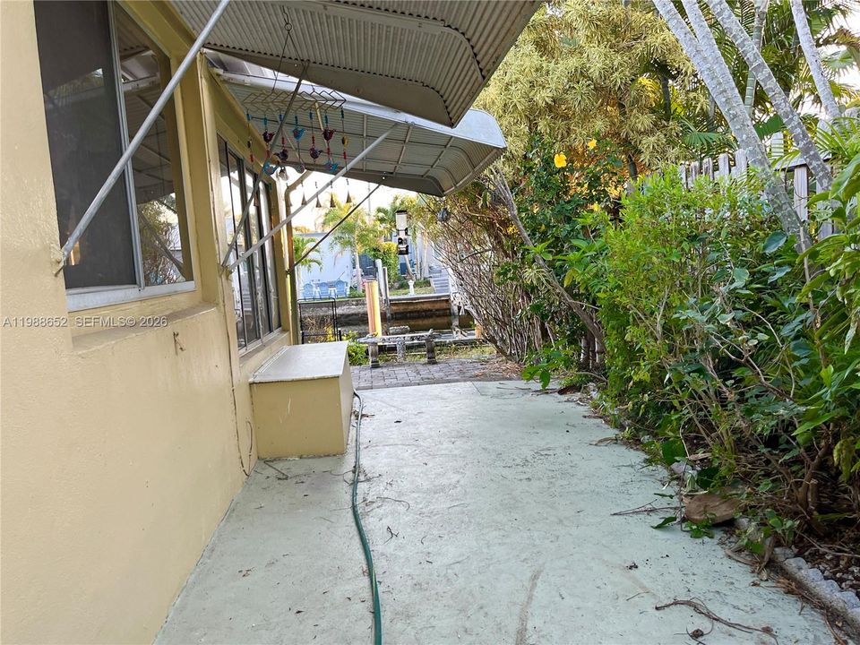 For Sale: $1,150,000 (2 beds, 2 baths, 1744 Square Feet)