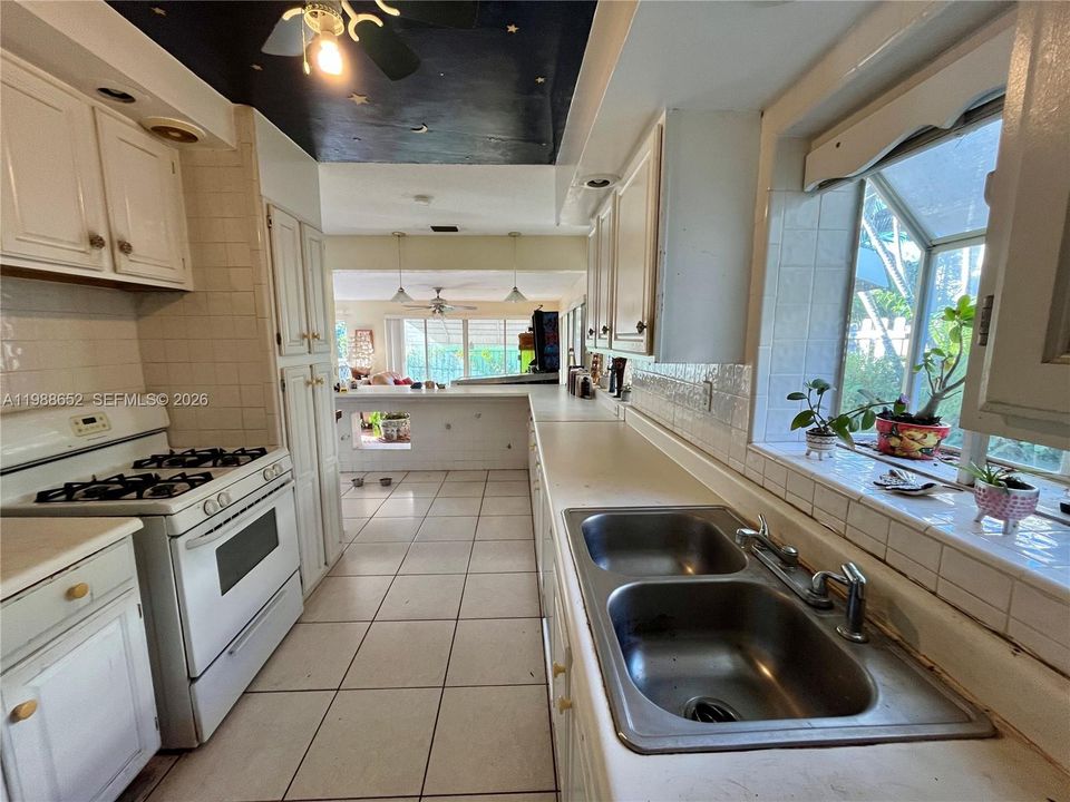 For Sale: $1,150,000 (2 beds, 2 baths, 1744 Square Feet)