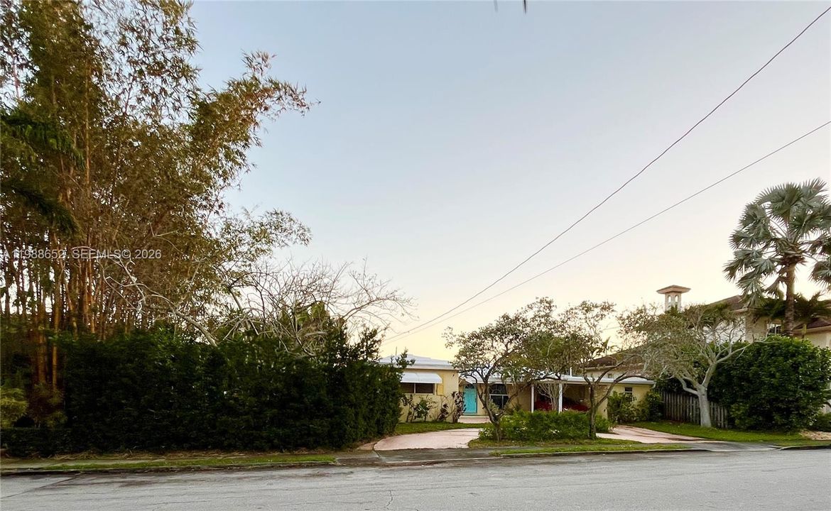 For Sale: $1,150,000 (2 beds, 2 baths, 1744 Square Feet)