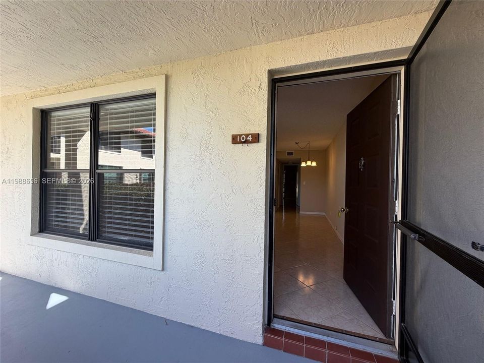 For Rent: $1,500 (1 beds, 1 baths, 697 Square Feet)