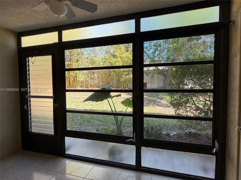 For Rent: $1,500 (1 beds, 1 baths, 697 Square Feet)