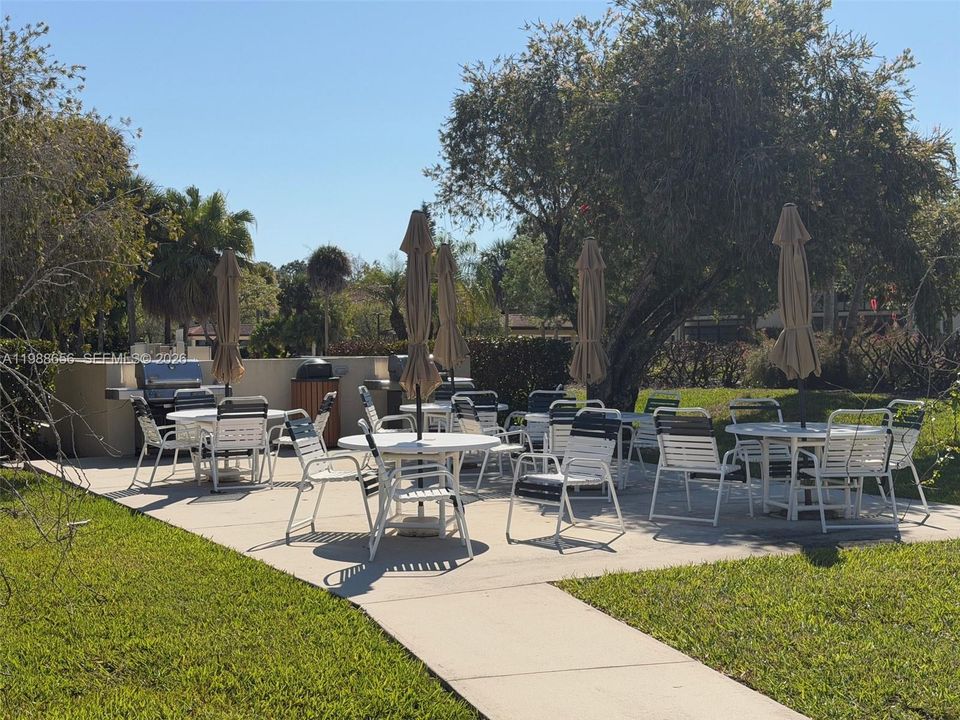 For Rent: $1,500 (1 beds, 1 baths, 697 Square Feet)