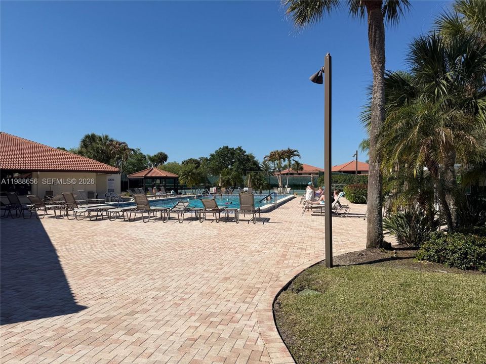 For Rent: $1,500 (1 beds, 1 baths, 697 Square Feet)