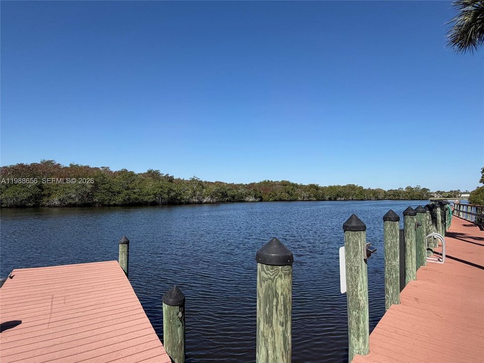 For Rent: $1,500 (1 beds, 1 baths, 697 Square Feet)