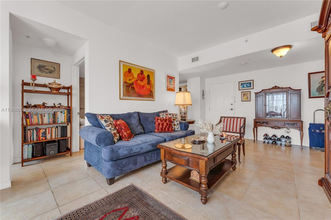 Active With Contract: $349,000 (2 beds, 2 baths, 970 Square Feet)