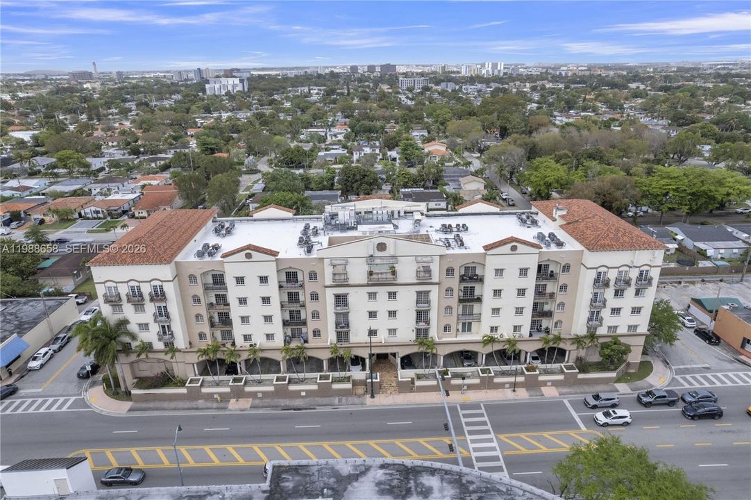 Active With Contract: $349,000 (2 beds, 2 baths, 970 Square Feet)