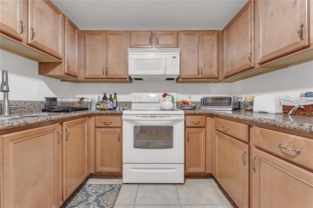 Active With Contract: $349,000 (2 beds, 2 baths, 970 Square Feet)