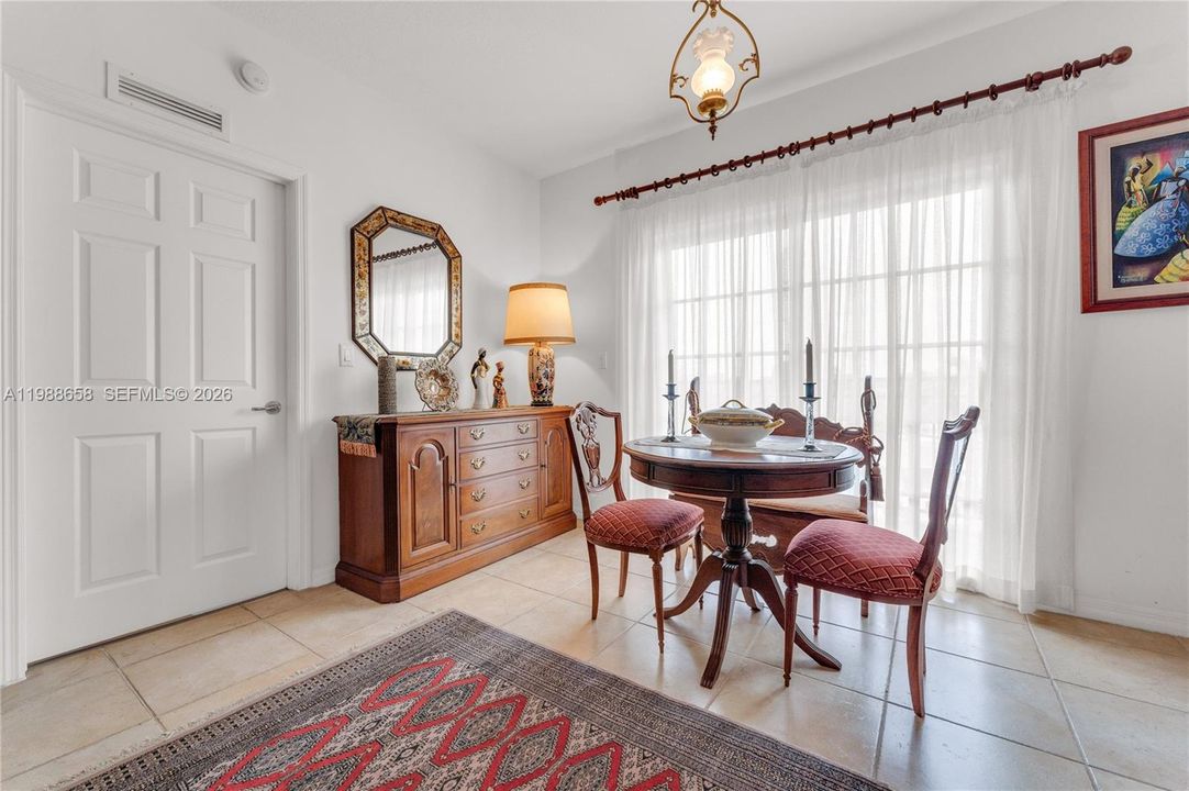Active With Contract: $349,000 (2 beds, 2 baths, 970 Square Feet)