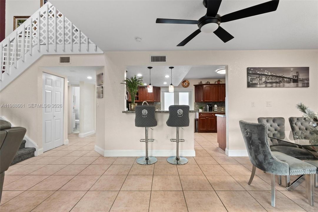 En Venta: $375,000 (3 camas, 2 baños, 1423 Pies cuadrados)