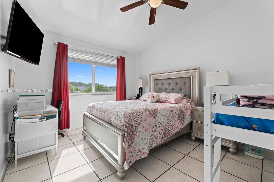 En Venta: $375,000 (3 camas, 2 baños, 1423 Pies cuadrados)