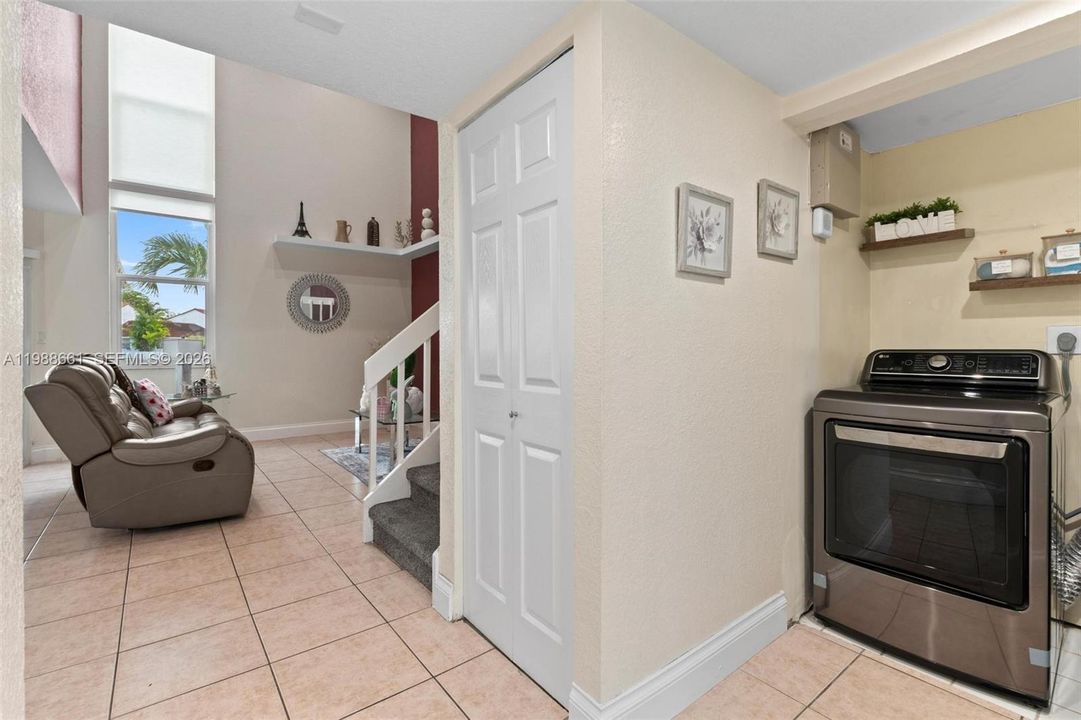 En Venta: $375,000 (3 camas, 2 baños, 1423 Pies cuadrados)