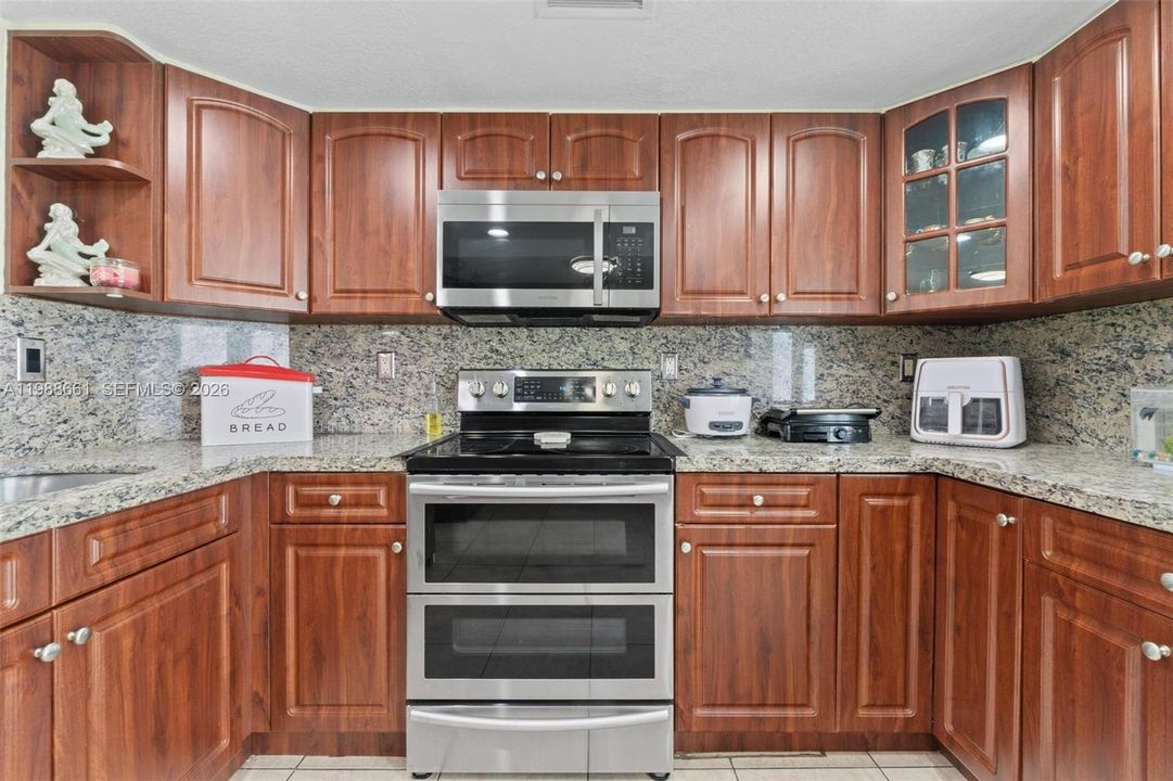 En Venta: $375,000 (3 camas, 2 baños, 1423 Pies cuadrados)