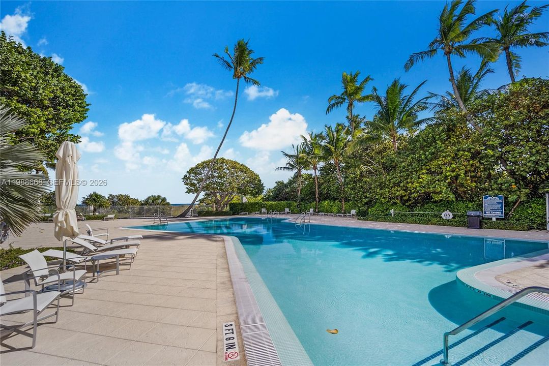 For Sale: $1,895,000 (2 beds, 2 baths, 1320 Square Feet)