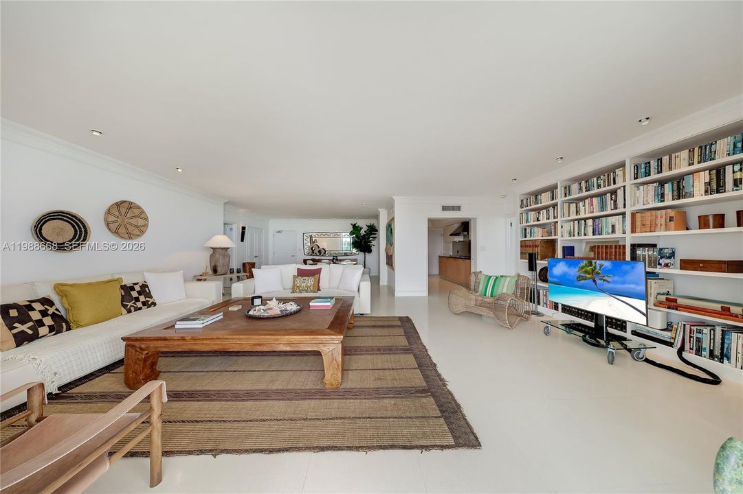 For Sale: $1,895,000 (2 beds, 2 baths, 1320 Square Feet)